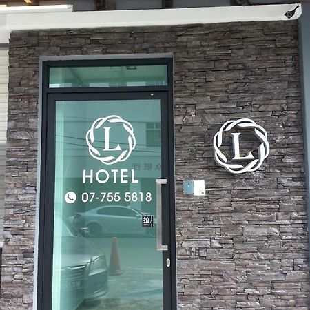 L Hotel Simpang Renggam Buitenkant foto