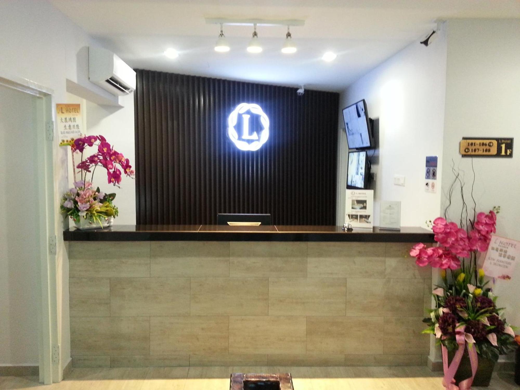 L Hotel Simpang Renggam Buitenkant foto