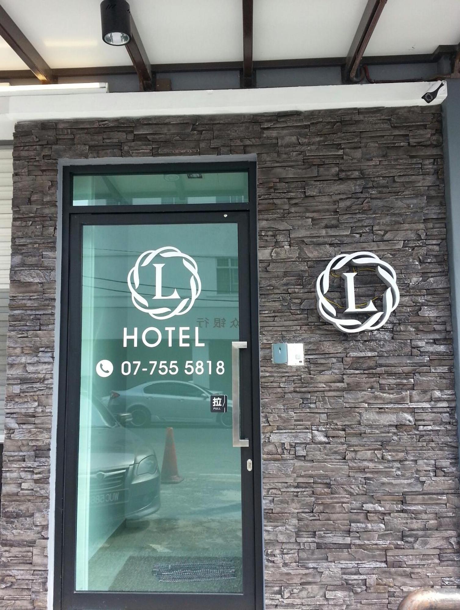L Hotel Simpang Renggam Buitenkant foto