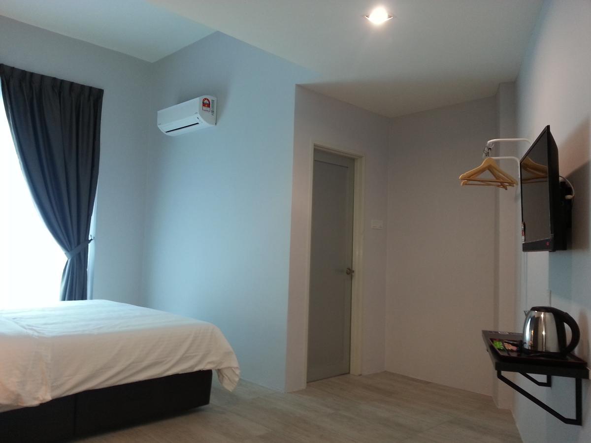 L Hotel Simpang Renggam Buitenkant foto