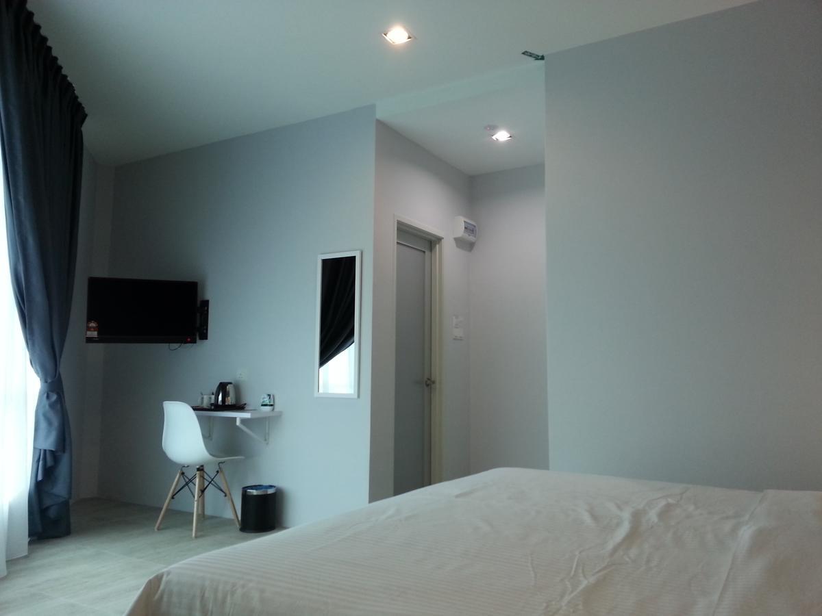 L Hotel Simpang Renggam Buitenkant foto