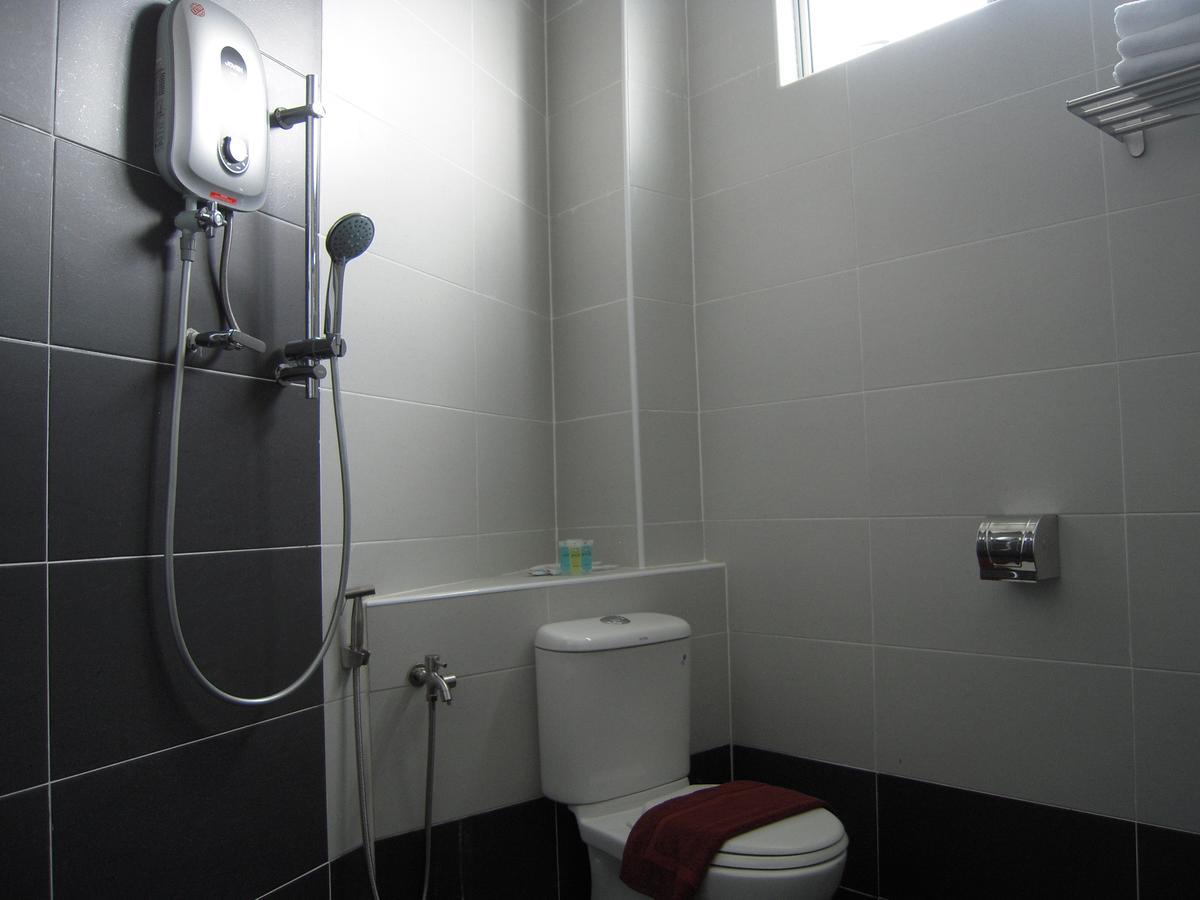 L Hotel Simpang Renggam Buitenkant foto