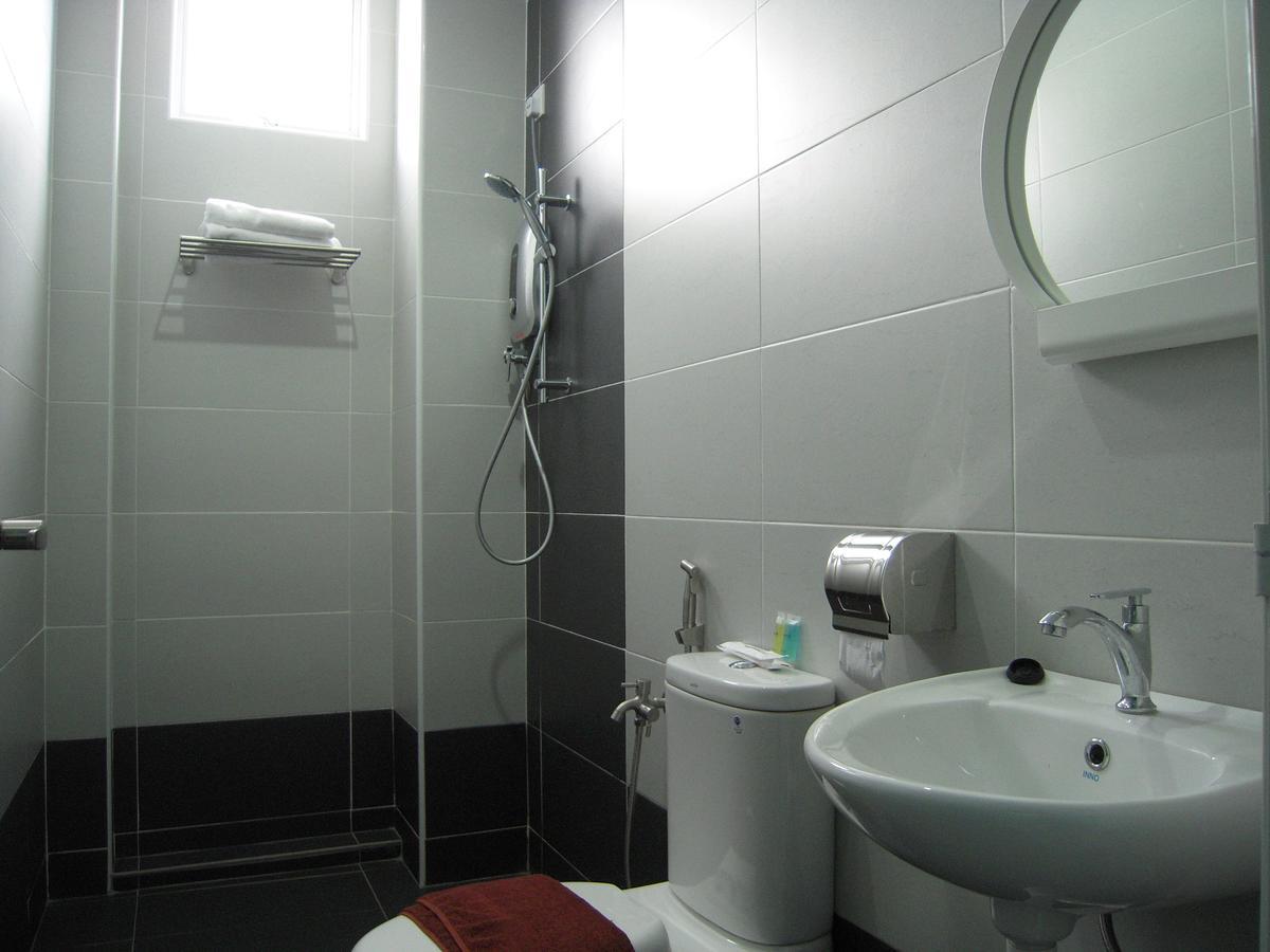 L Hotel Simpang Renggam Buitenkant foto